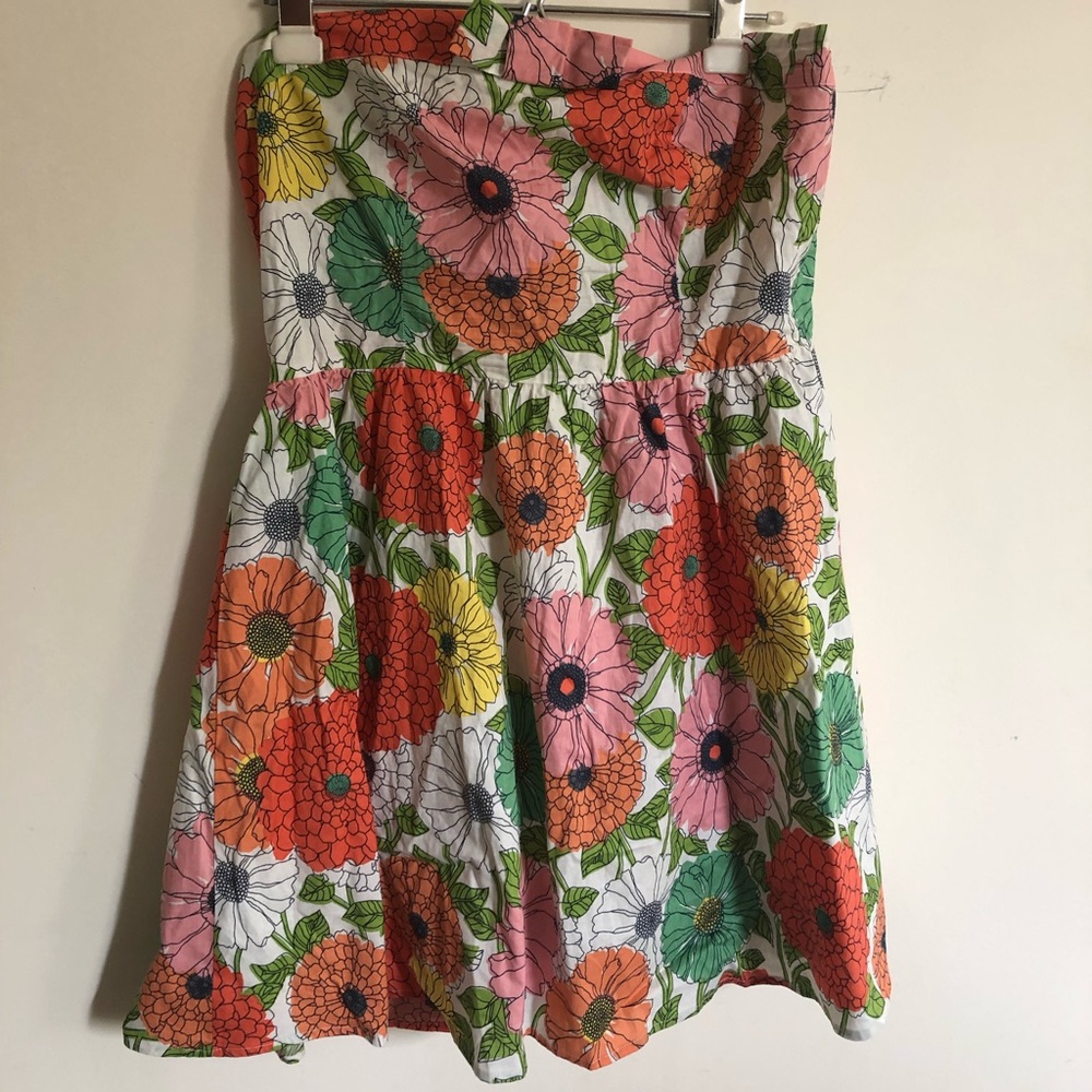 Vintage feel strapless floral dress